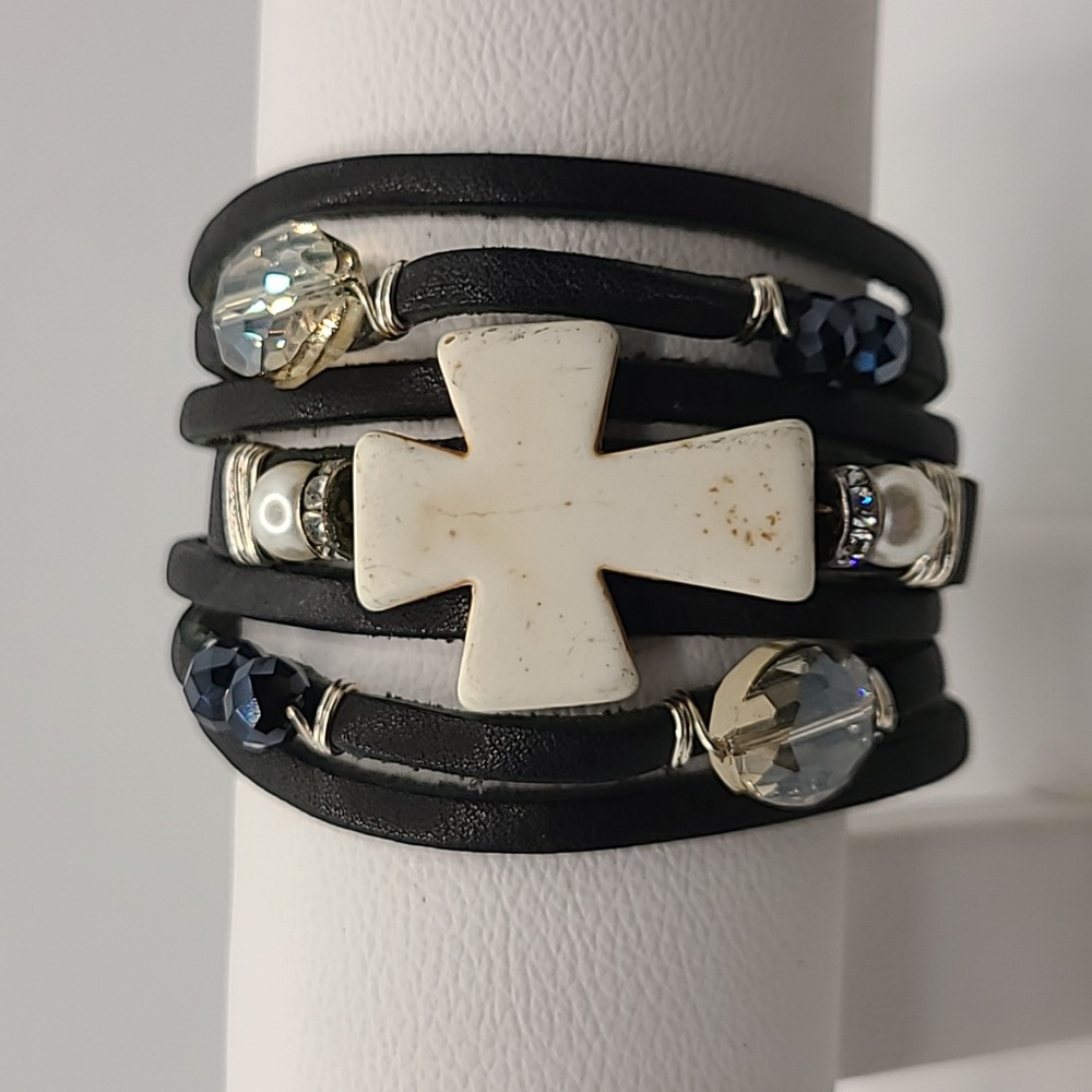 Leather and stone Cross bracelet. Original handmade by Lue.